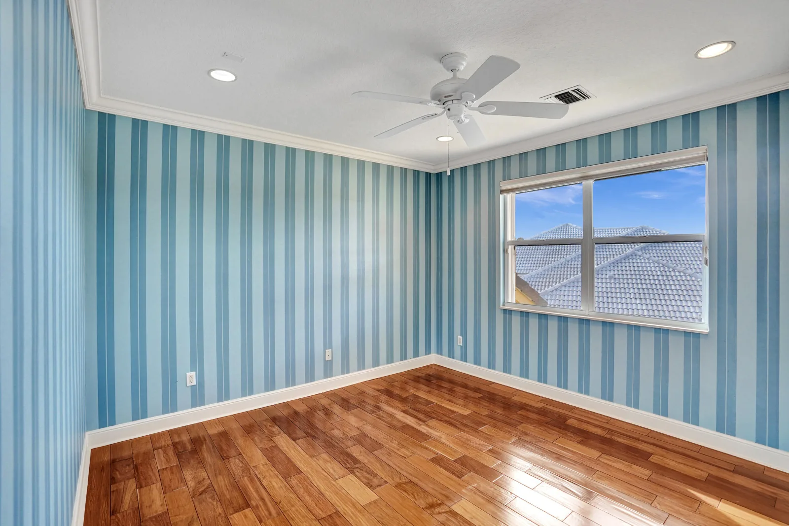 6543 Newport Lake Circle photo 19